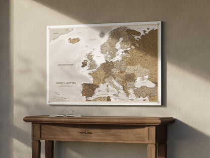 Personalisierte Karte von Europa auf Leinwand mit Stecknadeln - Vintage Reisen